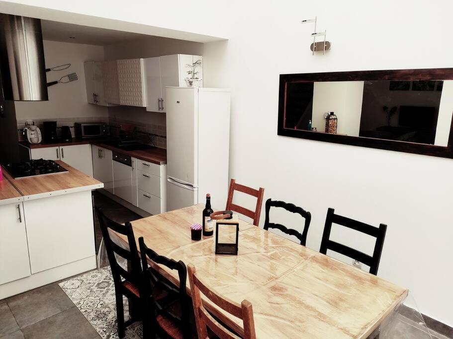 Superbe Maison Renovee Avec Agreable Jardin Sainte-Catherine  エクステリア 写真